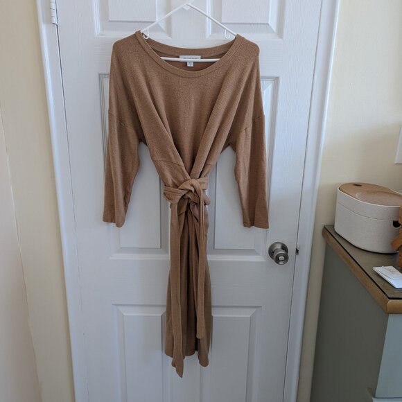 Amour Vert Russo Fleece Dress - Picture 2 of 4